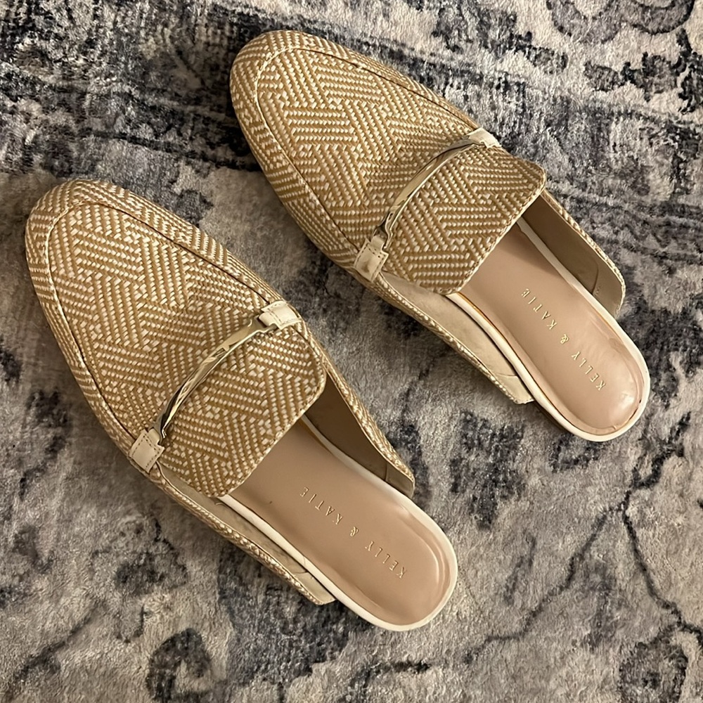 Kelly & Katie Slides / Mules Tan + White• 10